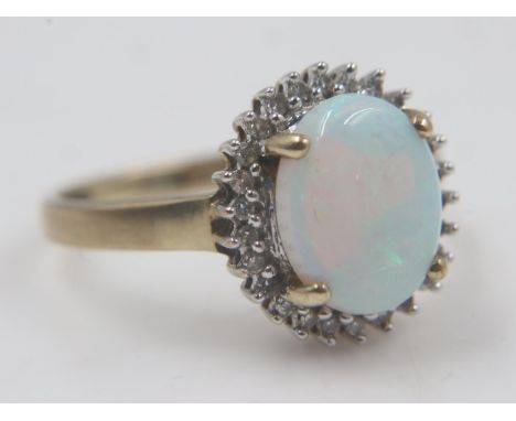 9ct gold opal set ring, size Q/R, 2.5g. UK P&amp;P Group 0 (£6+VAT for the first lot and £1+VAT for subsequent lots)