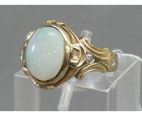   Damenring, um 1900 14 kt. Gelbgold, 1 Opal, 4 kleine Diamanten, Relieffassung, ca 5g, RM 52          