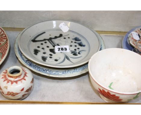 A collection of Oriental plates and bowls 
