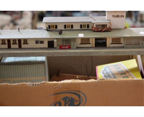 Train side scenery, platforms, level crossings, water tower, buildings, Hornby Dublo engine shed in box, loose back, figures,