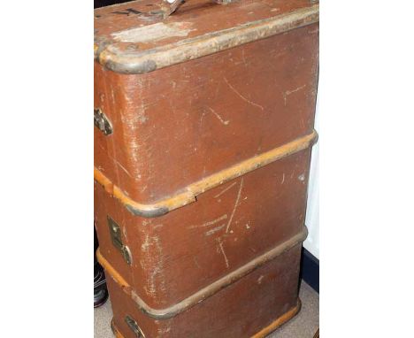 TRAVEL TRUNK