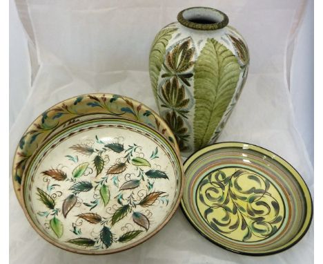 Five items of Glyn Colledge wares to include vase, lamp base and three bowls (5)