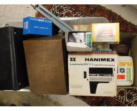 A box of assorted vintage camera equipment to include a box Brownie, a Kodak Instamatic 100 camera, various lenses etc