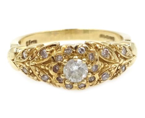 14ct gold ring set with central diamond and diamond shoulders, hallmarked  Condition Report Approx 4gm, size OClick here for 