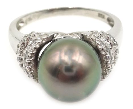 White gold grey pearl and diamond ring, hallmarked 9ct Condition Report Approx 4.3gm, size O-PClick here for further images, 