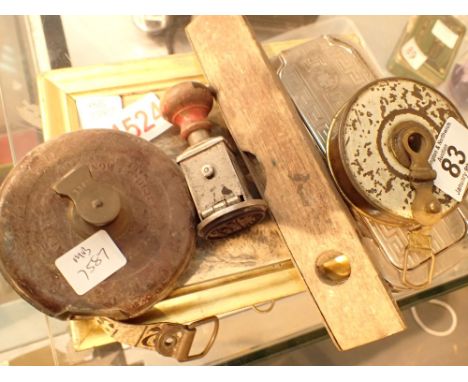 Mixed collectables including vintage tape measures