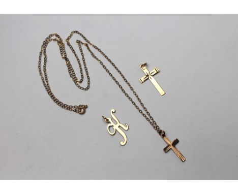 9 ct gold chain, two crucifixes and the letter K, weight +/- 2 grams  