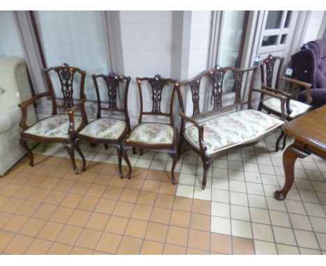 AN EDWARDIAN MAHOGANY FRAMED FIVE PIECE PARLOUR SUITE, comprising bench, two armchairs and two single chairs 