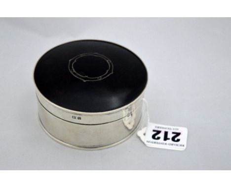 A CIRCULAR SILVER TRINKET DISH, with tortoiseshell lid, 8cm diameter, Birmingham 1919