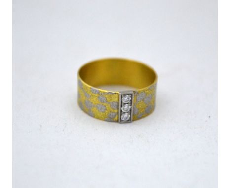 AN 18CT GOLD DIAMOND RING, with three brilliant cut diamonds to the bi-metal band, hallmarks for London 