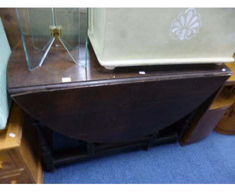 A LARGE OAK GATE LEG TABLE 