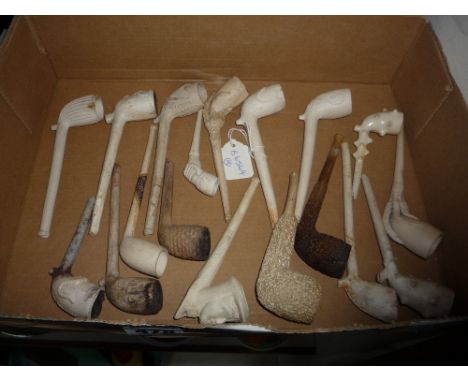 A COLLECTION OF CLAY PIPES, to include Pollocks, Manchester, Rochester, etc, of various figural, claw, hand and harp decorati