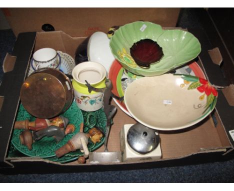 Tray of assorted items to include Crown Devon floral fruit  bowl, Carlton ware Rouge Royale shell shaped pin dish, Carlton wa