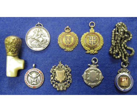 Box of assorted collectables to include 18ct gold mother of pearl knop, 9ct gold Durham Football Association fob [x2], silver