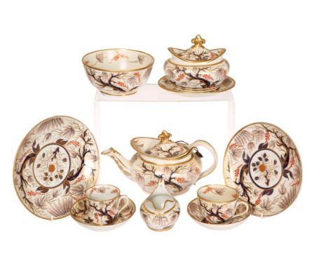 A LARGE NEWHALL PORCELAIN TEA AND COFFEE SERVICE, c. 1810, pattern number 446, in the Imari palette, comprising: teapot, crea