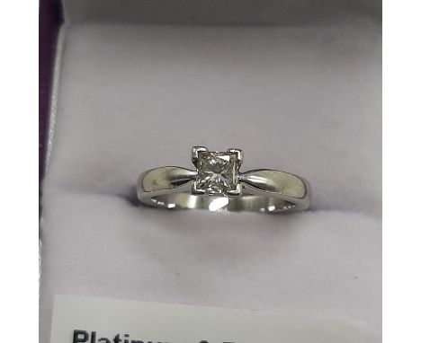 PLATINUM &amp; DIAMOND RING SIZE F