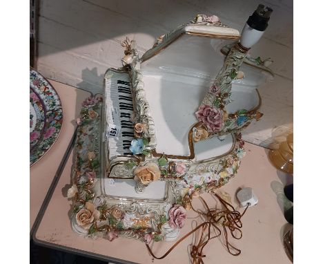 ITALIAN HAND PAINTED TABLE LAMP IN THE FORM OF PIANO 