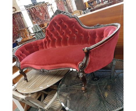 VICTORIAN CARVED FRAME SOFA