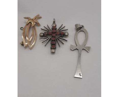 9 CARAT GOLD BROOCH (4 GRAMS) TOGETHER WITH SILVER CORAL &amp; TURQUOISE CROSS &amp; A CELTIC CROSS