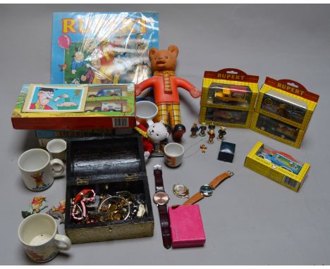 Lot of assorted Rupert Bear related collectables including mostly vintage annuals, white metal figures etc together with some
