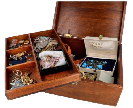 Large lot with vintage jewelry, including silver.