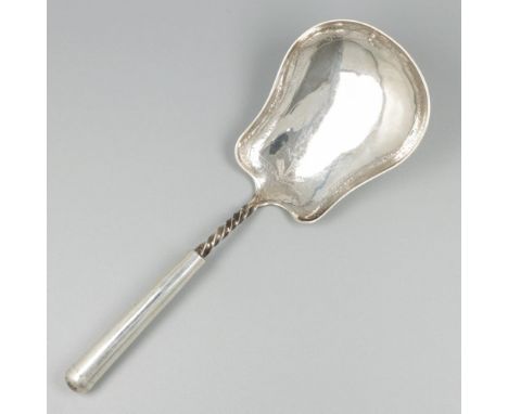 Beautiful model with engraved bowl and partly twisted stem. 20th century, hallmarks: ZI - light signs of wear and dents. 79 g