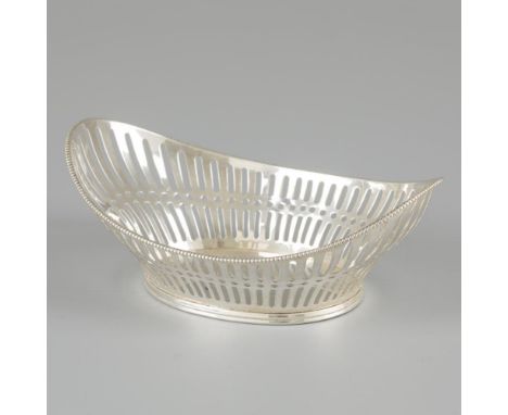 Boat-shaped model with openwork sides, pearl rim and edging. The Netherlands, Schoonhoven, H. Schriek &amp; H. Looren de Jong