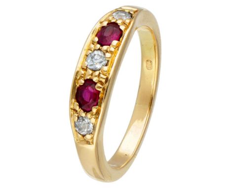 Hallmarks: 750. Set with 2 old cut diamonds of approx. 0.15 ct. in total (SI-P / F-G). Light wear damage to gemstones. Ring s