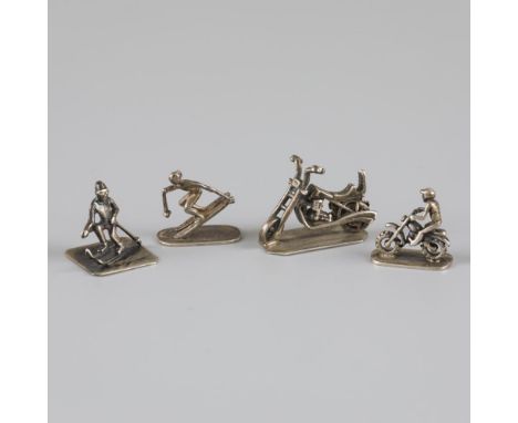 With many details, consisting of a man on a cross moped, motorcycle and two skiers. 20th century, hallmarks: ZI - light signs