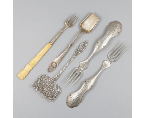 Consisting of 2 meat forks, sardine scoop, spice scoop and jam fork. The Netherlands, 19th and 20th century, hallmarks: vario