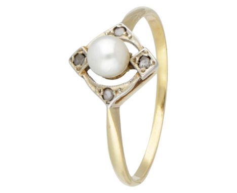 Hallmarks: 750. Set with 4 rose cut diamonds (Ø approx. 1.3 mm) in a white gold setting and a white pearl (Ø approx. 4.3 mm).