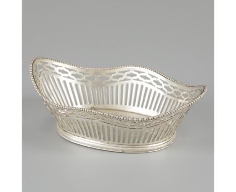 Oval model with openwork sides and soldered pearl rim. Netherlands, Haarlem, A.A. Hoogteiling &amp; A. Presburg, 1922, hallma