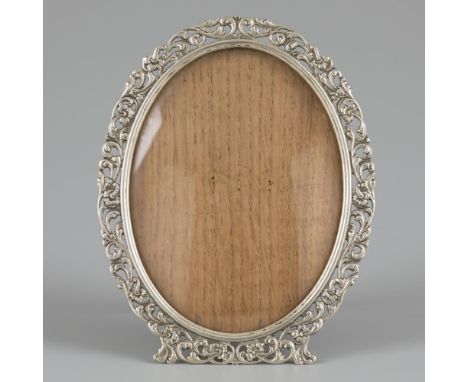 With highly detailed openwork border. Equipped with glass plate and wooden back. Netherlands, Haarlem / Amsterdam, Zaanlandse