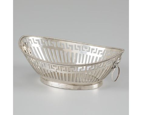 Boat-shaped model with openwork sides, soldered pearl rim and soldered lions head handles (1 ring is missing). Standing on fo