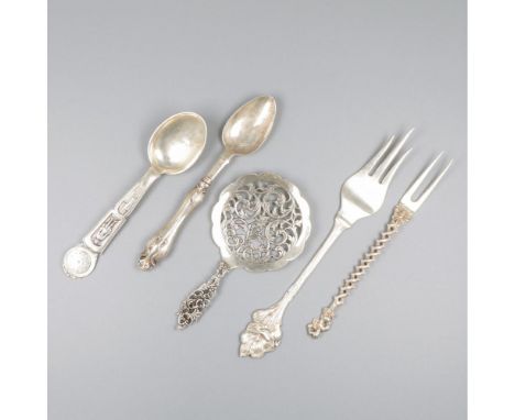 Consisting of a cake fork, pickle fork, 2 spoons and a small wet fruit scoop. United Kingdom / Sweden / Netherlands / Germany
