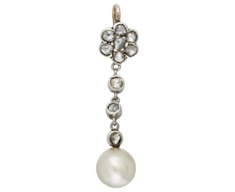 Set with 10 rose cut diamonds and a white pearl. LxW: 3.2 x 0.6 cm. Weight: 1.2 grams.