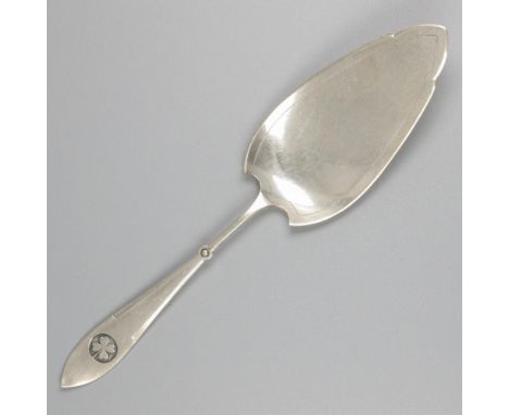 Sleek design, decorated with a four-leaf clover on the stem. Netherlands, Voorschoten, J.M. van Kempen &amp; Zonen, 1916, hal