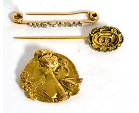 A diamond set 'NOV.25TH' bar brooch, an Art Nouveau maiden oria brooch and a stick pin (3)