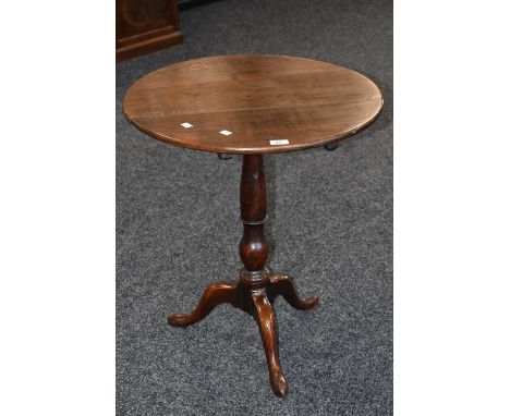 A George III oak tilt-top tripod table, circular top, baluster column, cabriole legs, pad feet. 69.5cm high x 60.5cm diameter