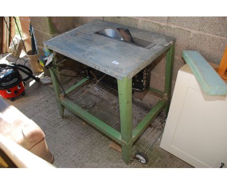 An electric saw bench.