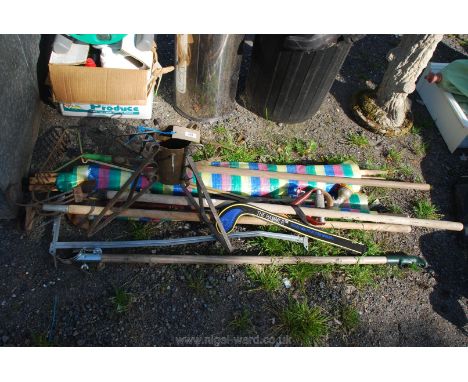 A quantity of garden tools, a wind break and Christmas tree stand.