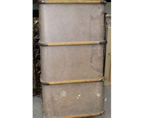 VINTAGE TRAVEL TRUNK