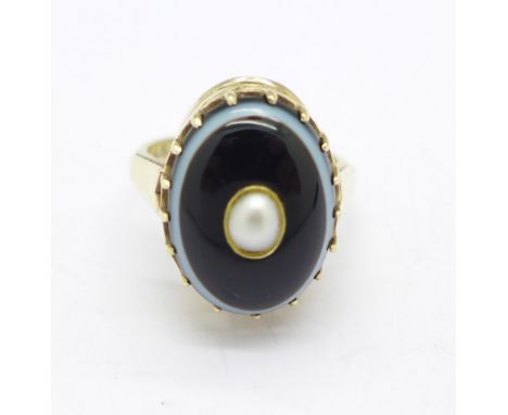 A 9ct gold, bullseye agate and pearl set ring, 4.9g, K