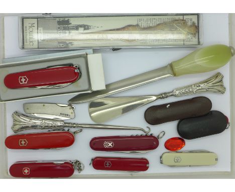 A matching silver handled shoe horn and button hook, a collection of pocket knives and two paper knives