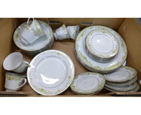 A Noritake Raleigh six setting dinner service