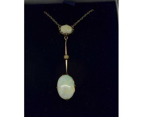 A 9ct gold and opal necklace, 2.8g