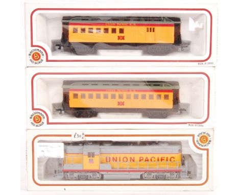 A Bachmann Union Pacific H0 / 00 Gauge model railway trainset locomotive and coaches to include; 41067500 EMD GP-18 Diesel Un