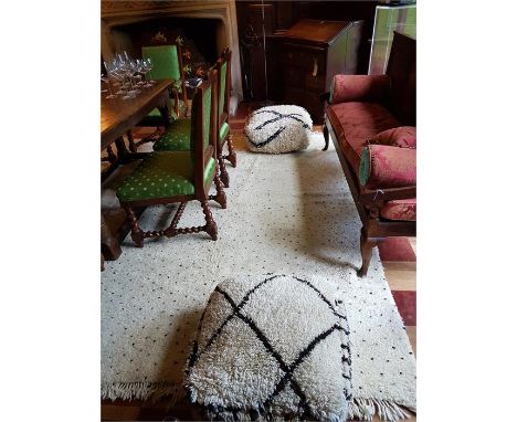  Moroccan Berber Beni Mrirt rug with bespoke dots design, Handmade in the Atlas mountains from soft luxurious lambswool (firs