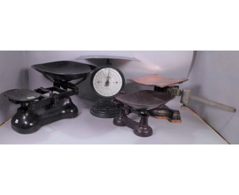 A GROUP OF FOUR EARLY 20TH CENTURY KITCHEN SCALES