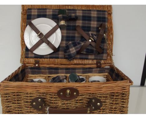 Picnic hamper and contents